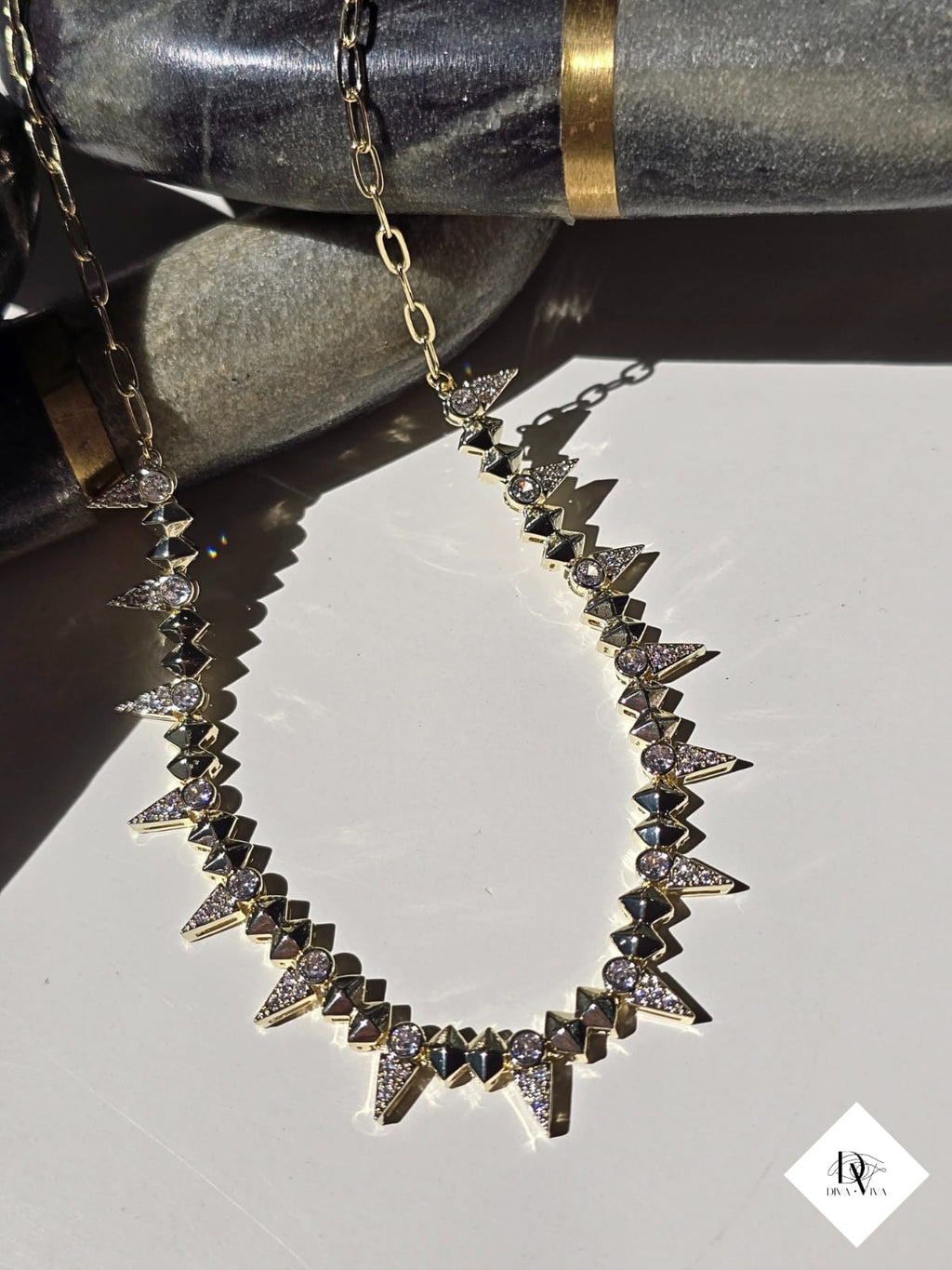 Lyra - Üçgen Diken Zirkon Detaylı Kolye (KOD-301)