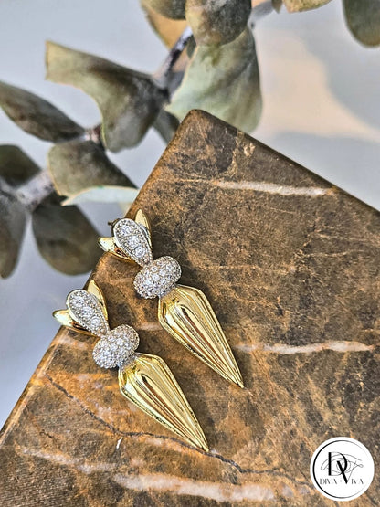 Glow Earrings – Gold Kaplama Taş Detaylı Diken Küpe (KOD-324)