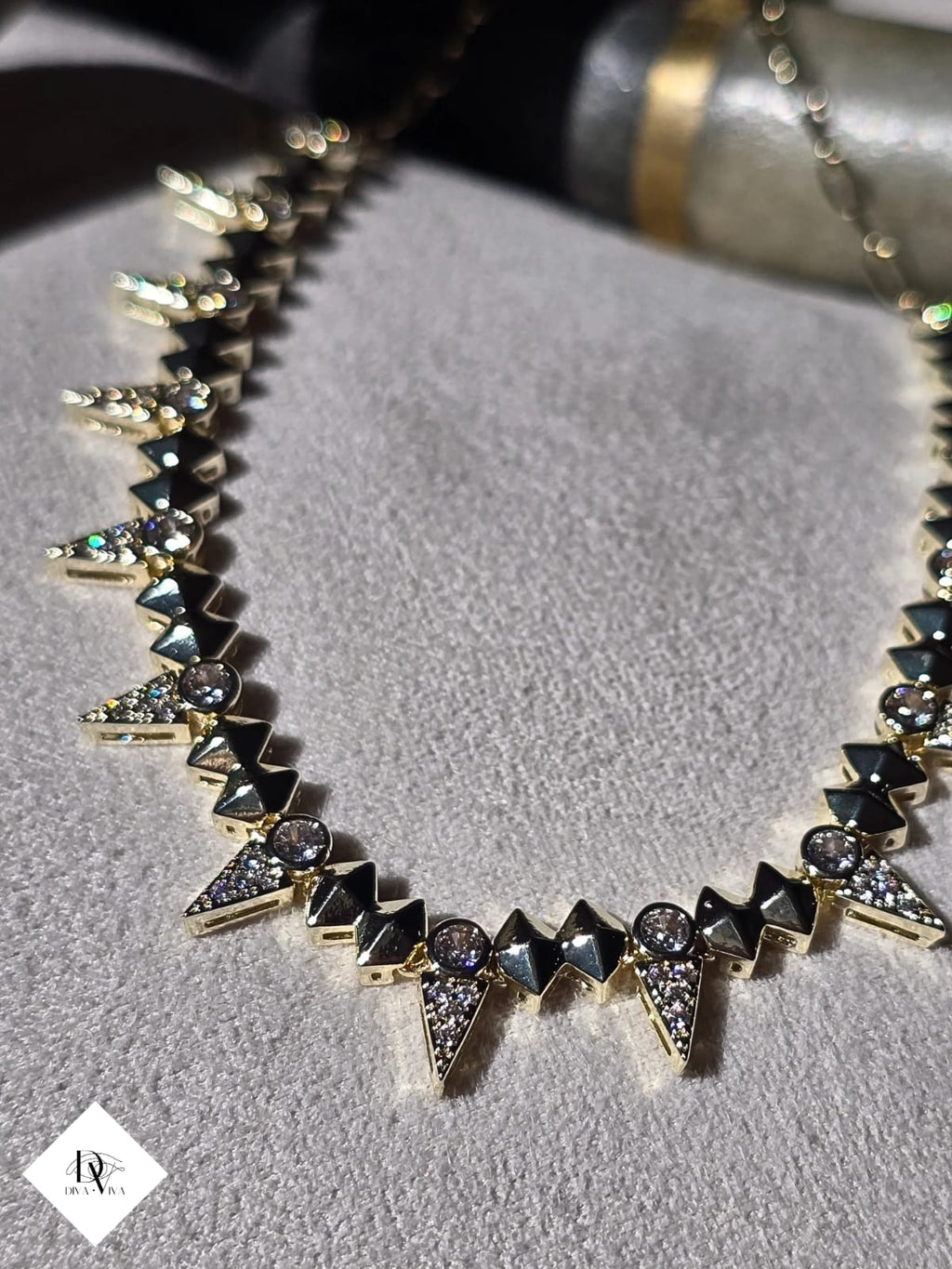 Lyra - Üçgen Diken Zirkon Detaylı Kolye (KOD-301)