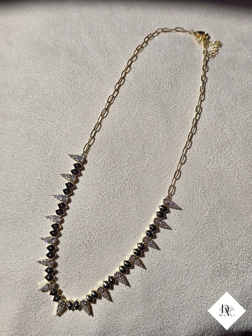 Lyra - Üçgen Diken Zirkon Detaylı Kolye (KOD-301)