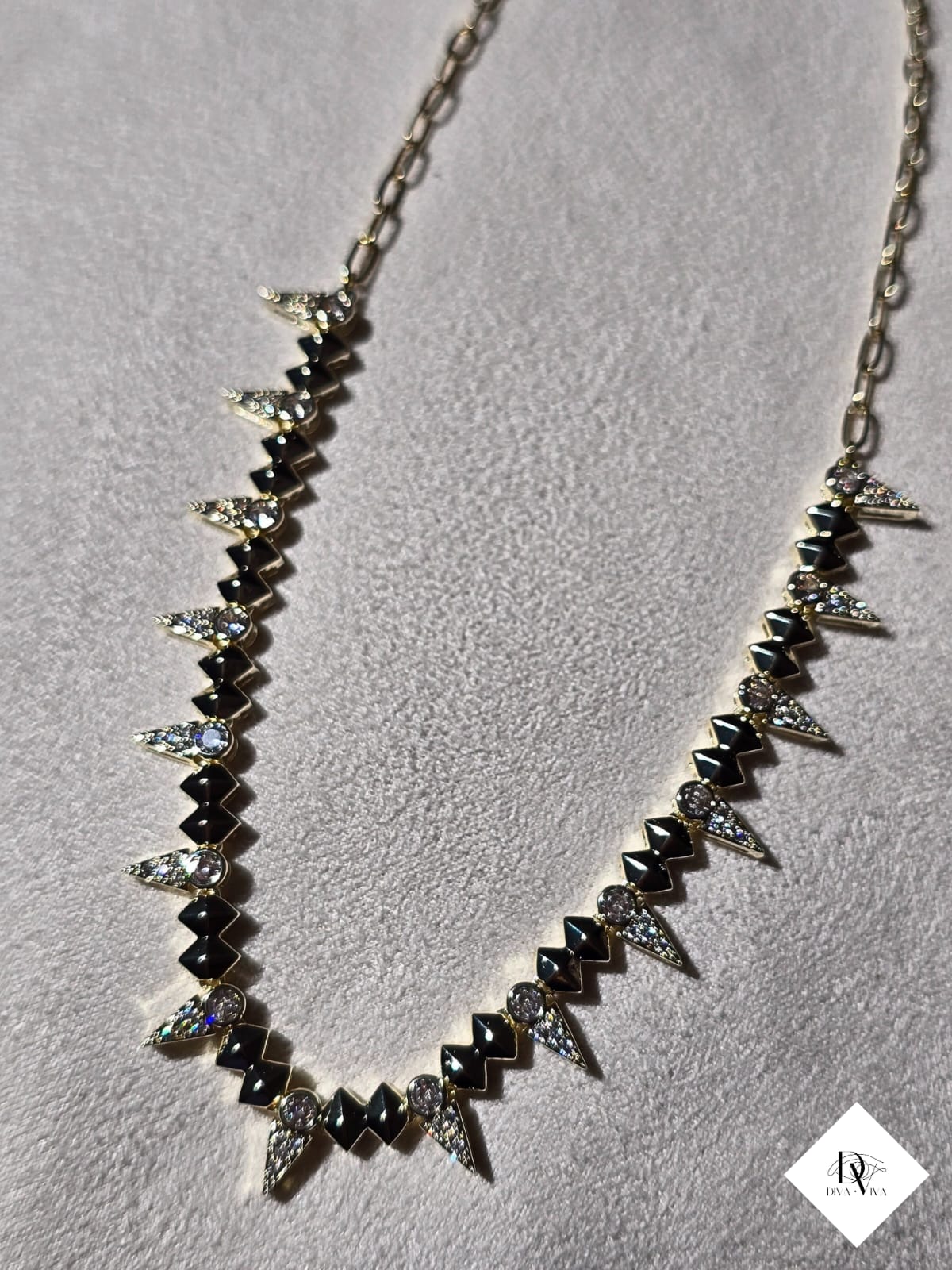 Lyra - Üçgen Diken Zirkon Detaylı Kolye (KOD-301)