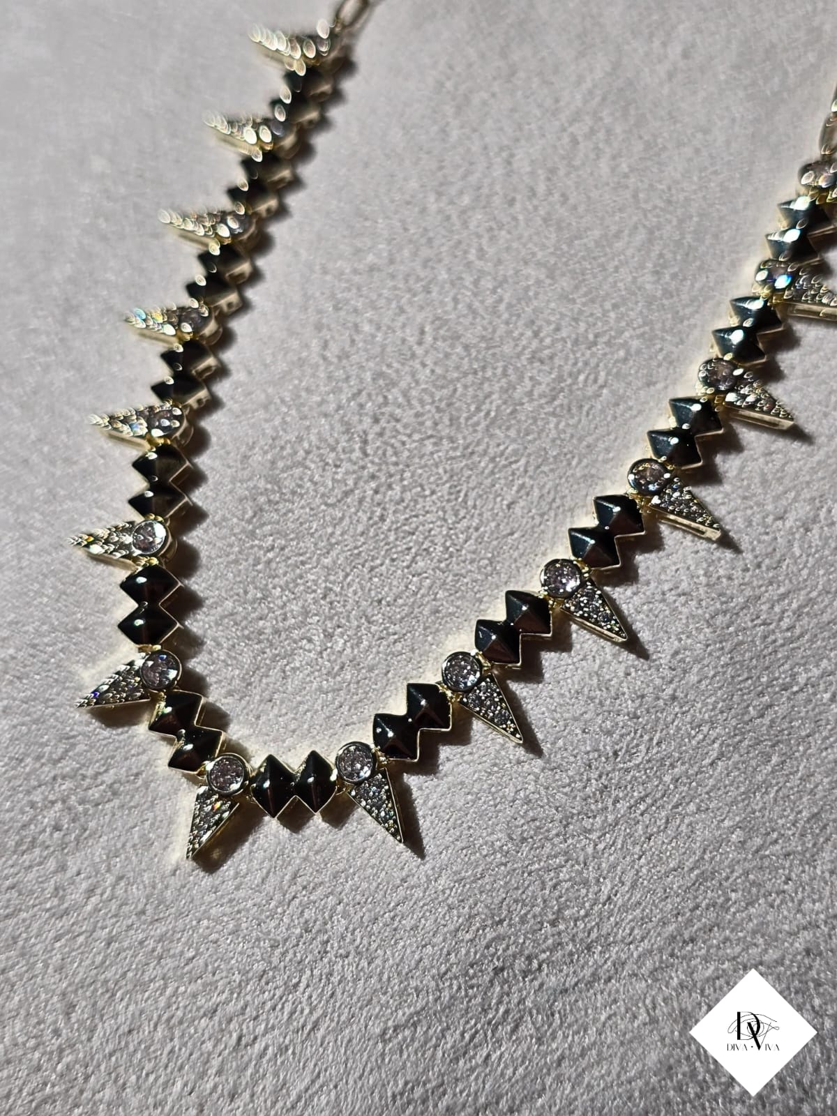 Lyra - Üçgen Diken Zirkon Detaylı Kolye (KOD-301)