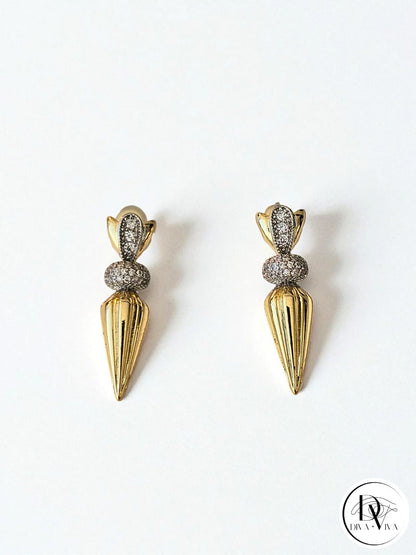 Glow Earrings – Gold Kaplama Taş Detaylı Diken Küpe (KOD-324)