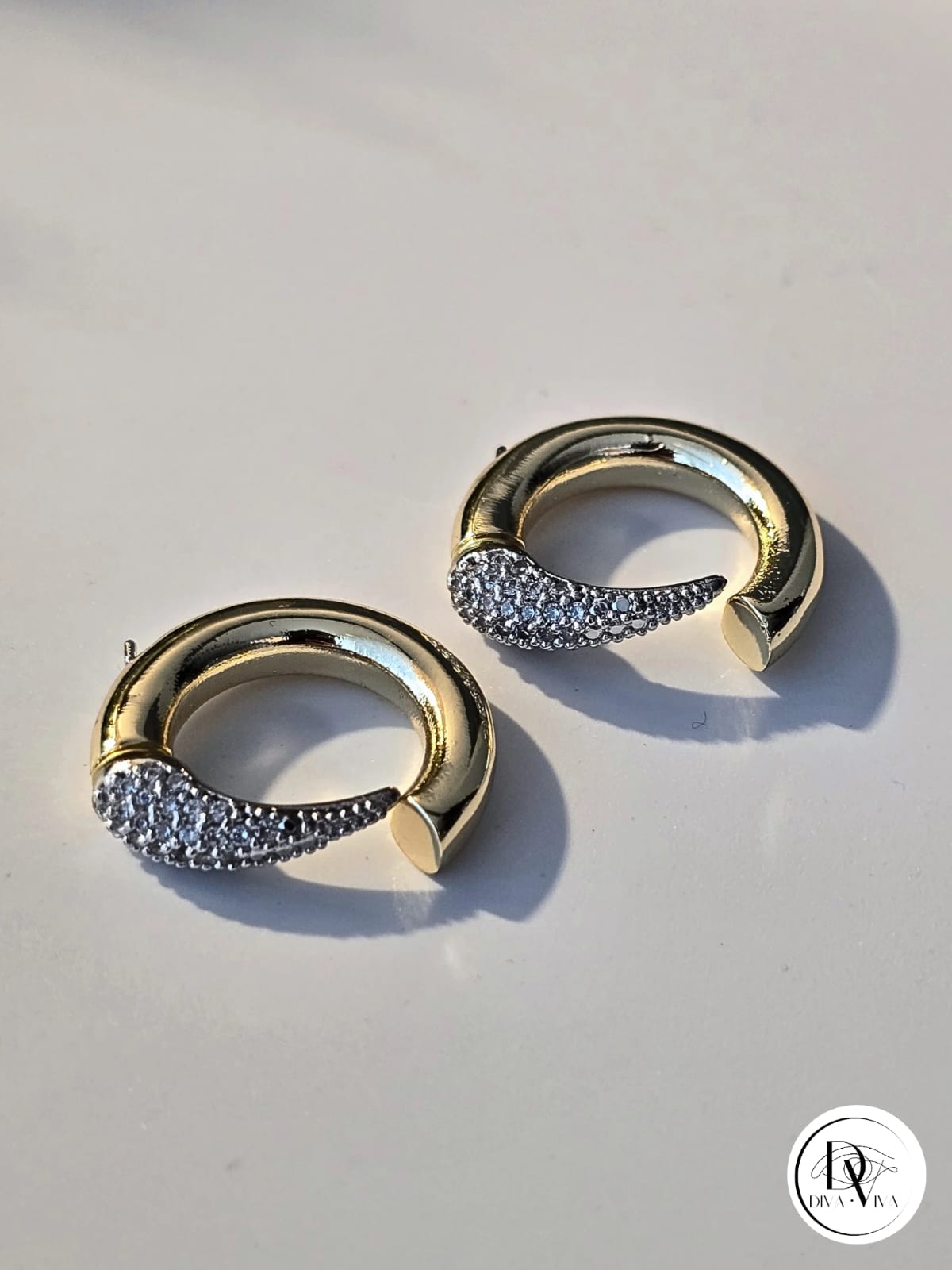 Glow Earrings – Gold Kaplama Taş Detaylı Tasarım Küpe (KOD-340)