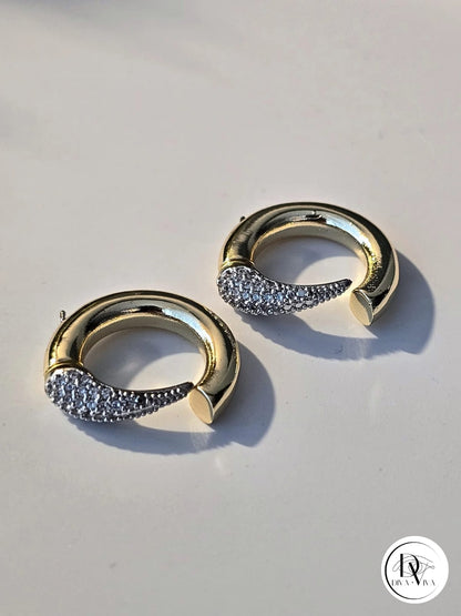 Glow Earrings – Gold Kaplama Taş Detaylı Tasarım Küpe (KOD-340)