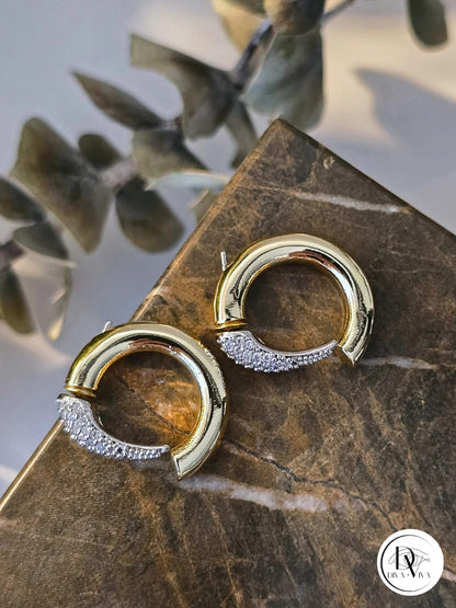 Glow Earrings – Gold Kaplama Taş Detaylı Tasarım Küpe (KOD-340)