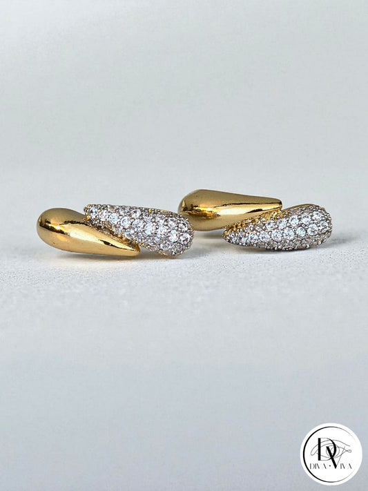 Glow Earrings – Gold Kaplama Sarmal Taş Detaylı Küpe (KOD-323)