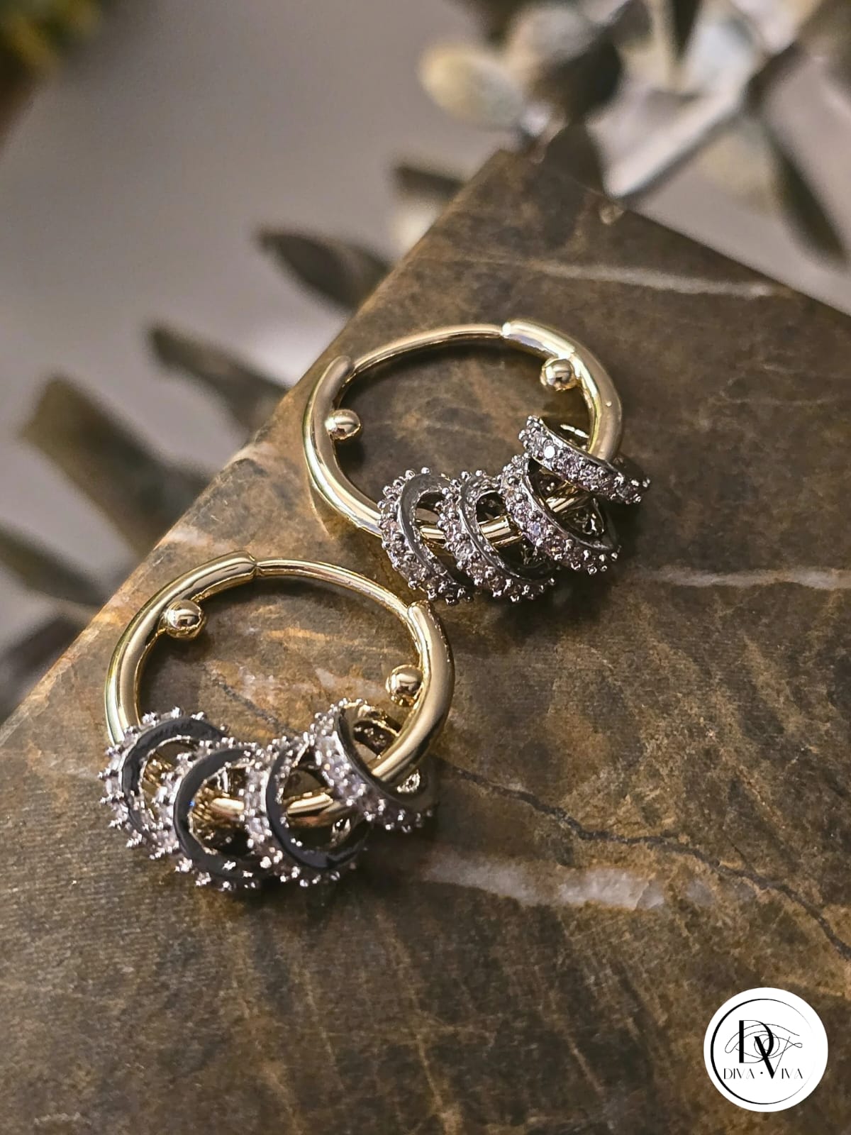 Glow Earrings – Gold Kaplama Taş Detaylı Halka Küpe (KOD-338)