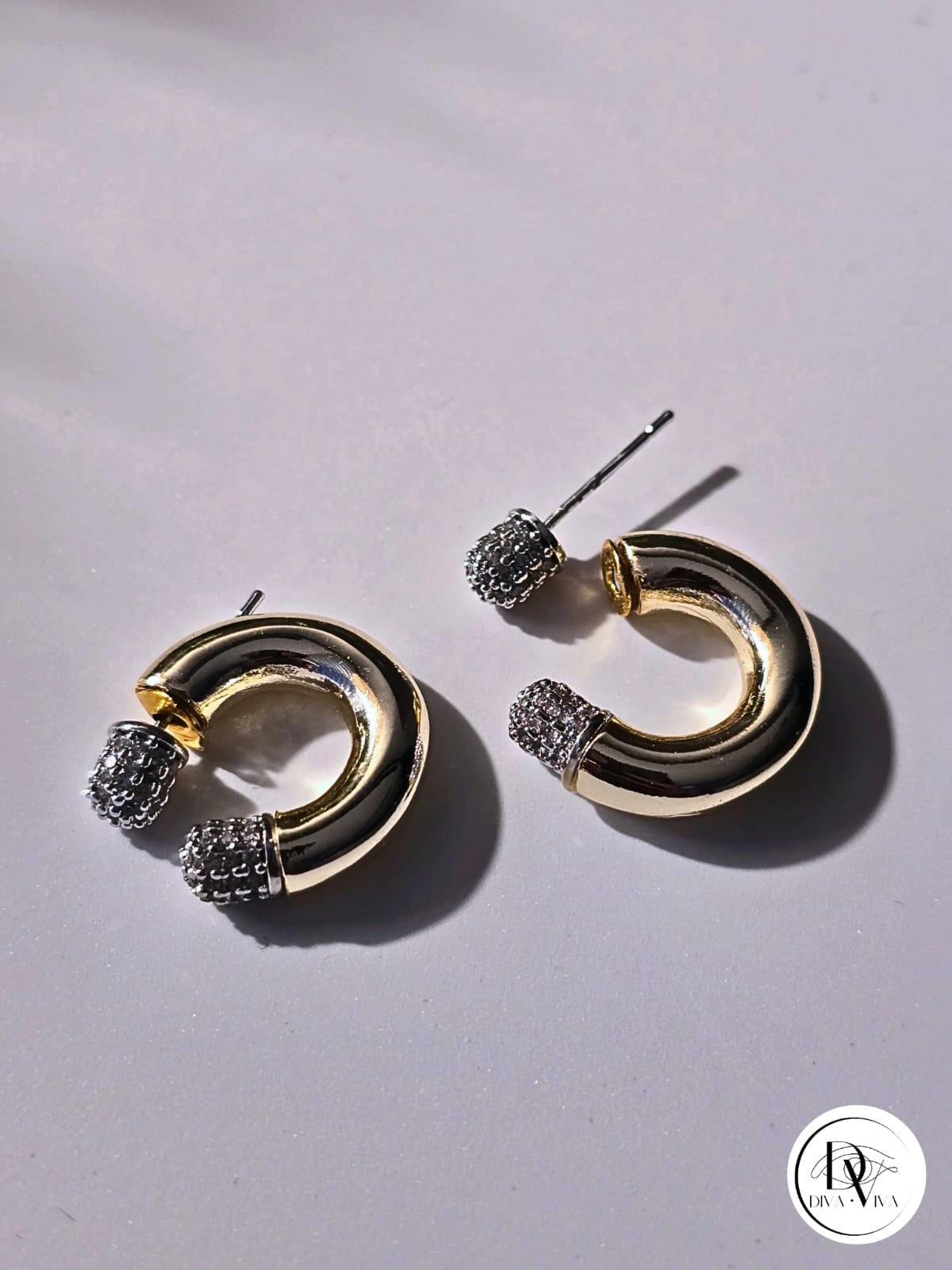 Glow Earrings – Gold Kaplama Taş Detaylı Tasarım Küpe (KOD-339)