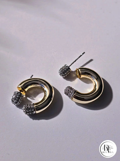 Glow Earrings – Gold Kaplama Taş Detaylı Tasarım Küpe (KOD-339)