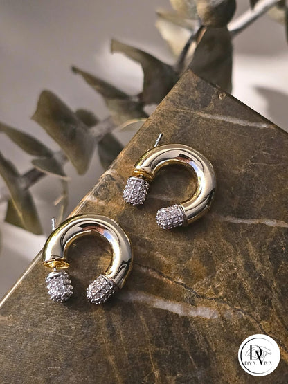 Glow Earrings – Gold Kaplama Taş Detaylı Tasarım Küpe (KOD-339)