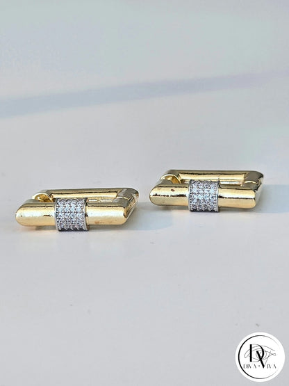 Glow Earrings – Gold Kaplama Taş Detaylı Kare Küpe (KOD-327)