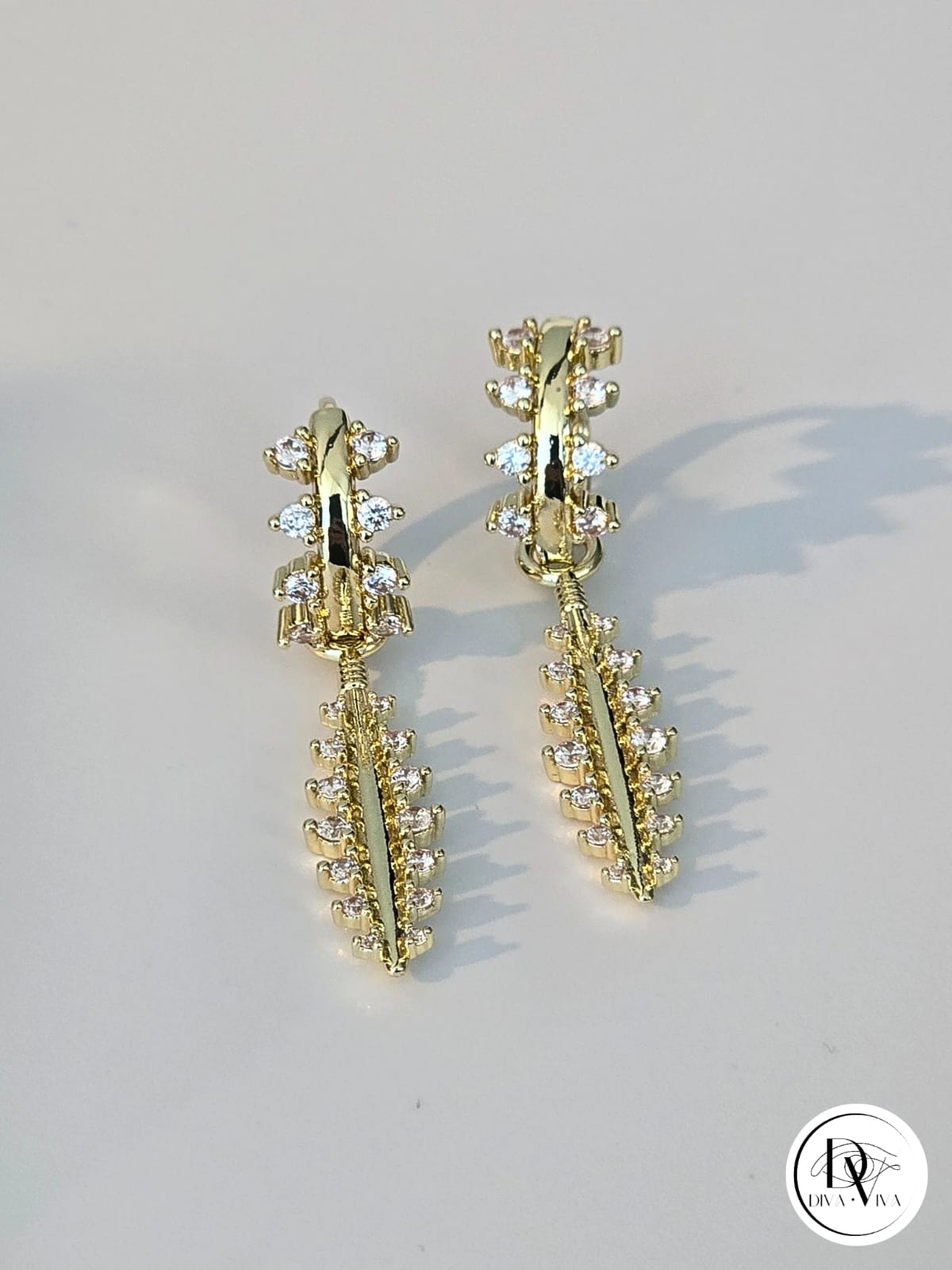 Glow Earrings – Gold Kaplama Zirkon Detaylı Sallantılı Küpe (KOD-313)