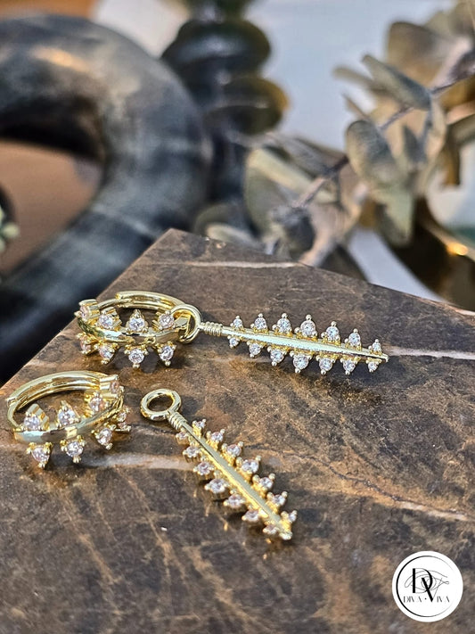 Glow Earrings – Gold Kaplama Zirkon Detaylı Sallantılı Küpe (KOD-313)