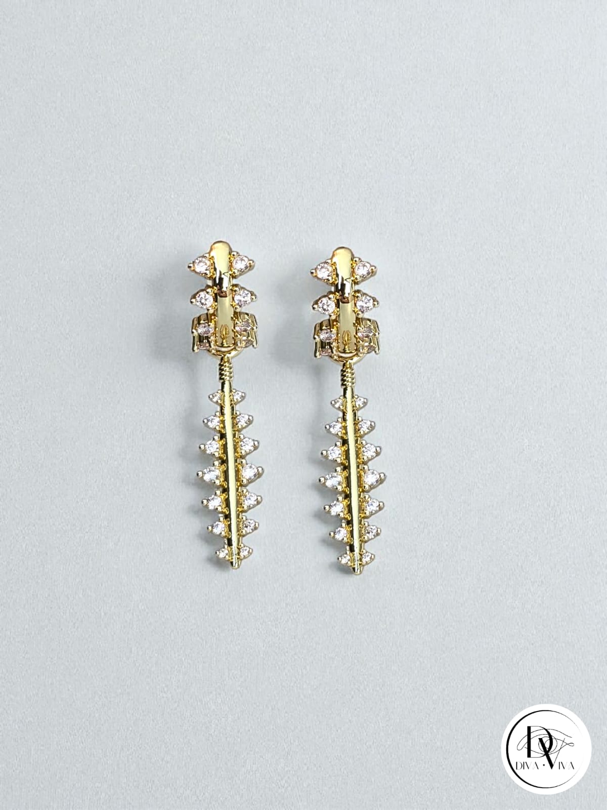 Glow Earrings – Gold Kaplama Zirkon Detaylı Sallantılı Küpe (KOD-313)