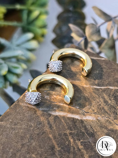 Glow Earrings – Gold Kaplama Taş Detaylı Küpe (KOD-328)