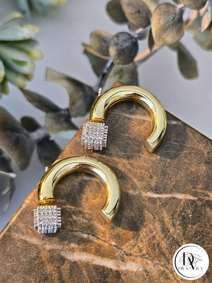 Glow Earrings – Gold Kaplama Taş Detaylı Küpe (KOD-328)