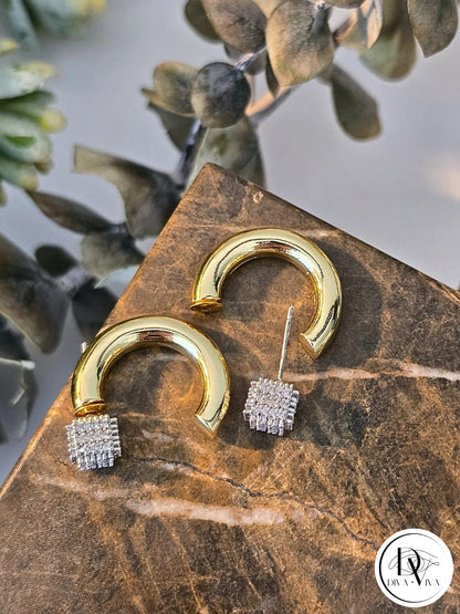 Glow Earrings – Gold Kaplama Taş Detaylı Küpe (KOD-328)