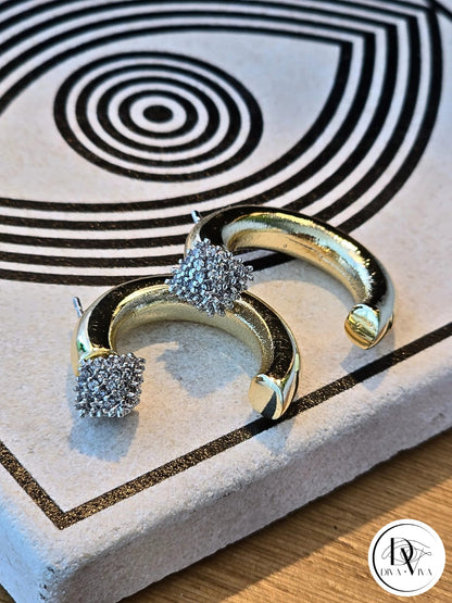 Glow Earrings – Gold Kaplama Taş Detaylı Küpe (KOD-328)