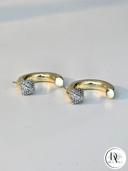 Glow Earrings – Gold Kaplama Taş Detaylı Küpe (KOD-328)