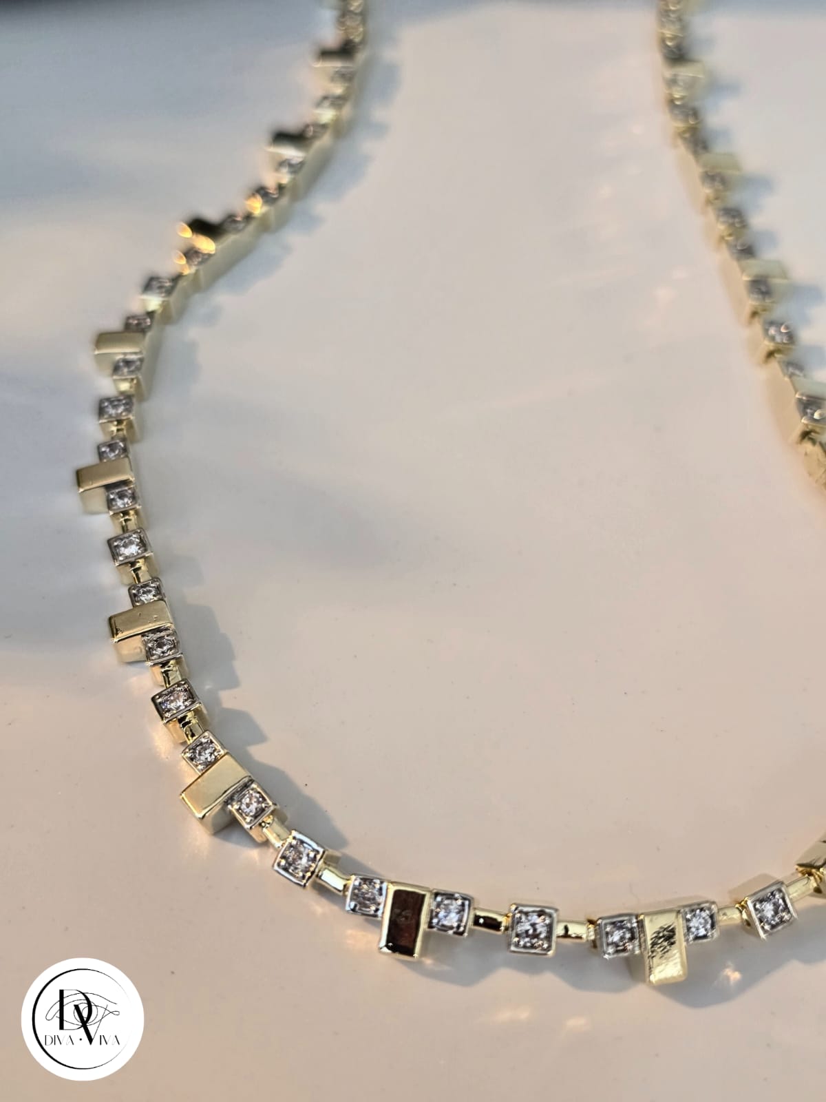 Glow Necklaces – Işıltılı Gold Kaplama Tasarım Kolye (KOD-365)