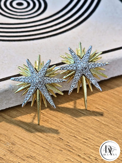 Glow Earrings – Gold Kaplama Taş Detaylı Kutup Yıldızı Küpe (KOD-325)
