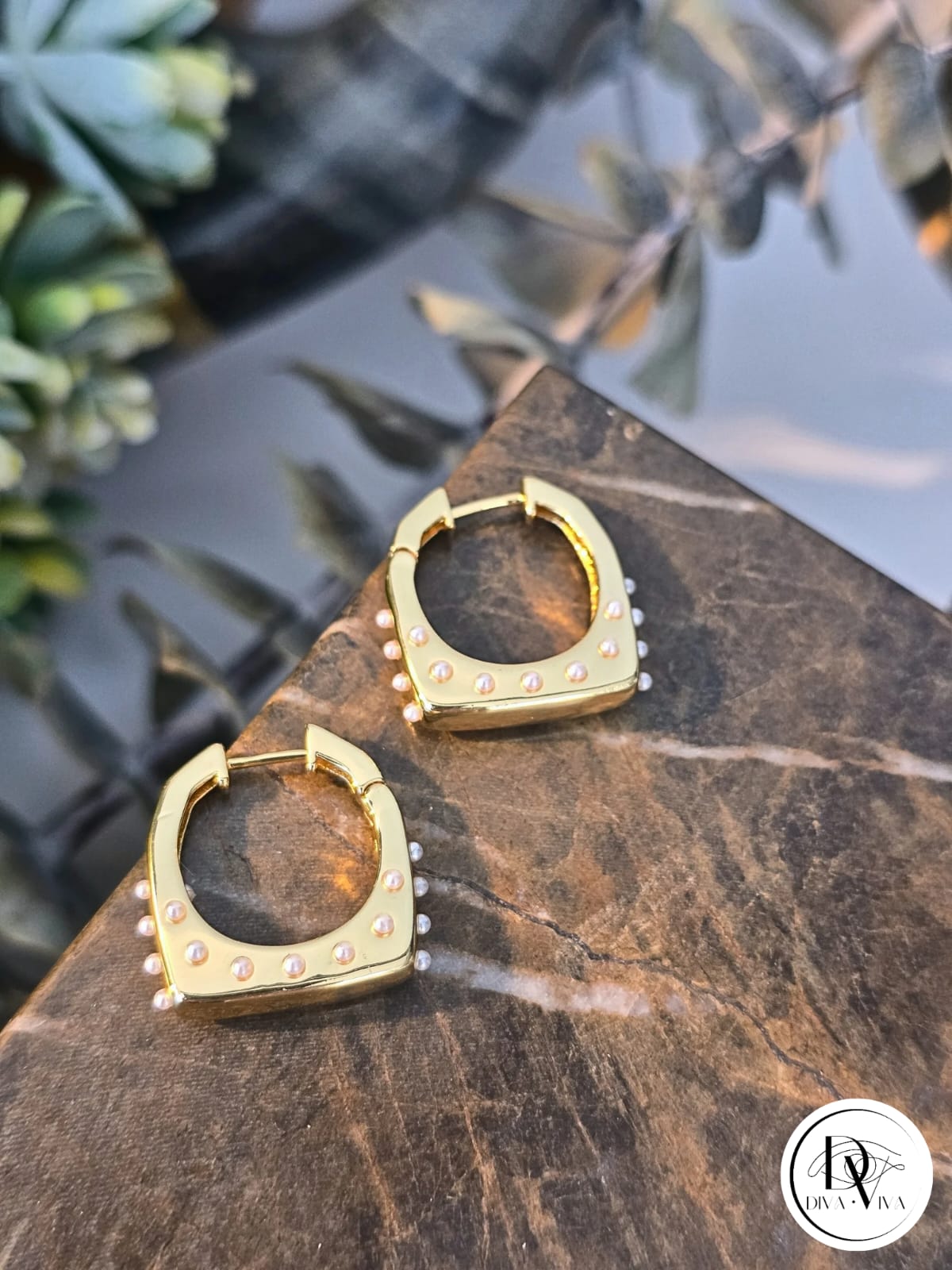 Glow Earrings – Gold Kaplama Mini İnci Detaylı Küpe (KOD-309)