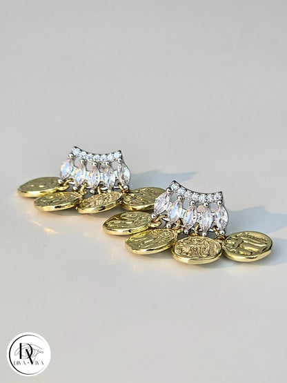 Glow Earrings – Gold Kaplama Mini Pul Detaylı Küpe (KOD-320)