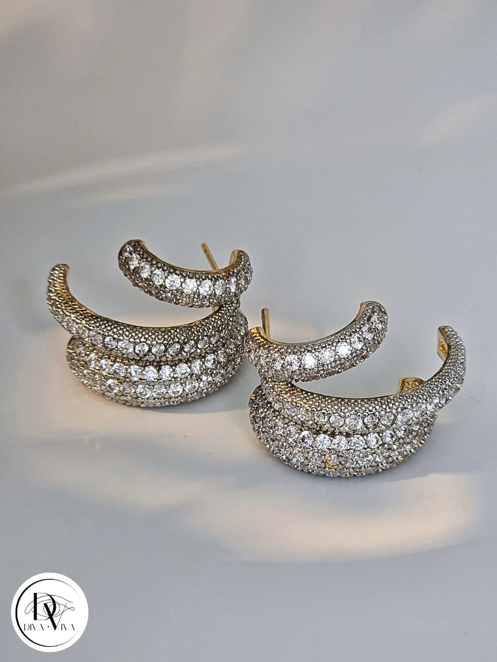 Glow Earrings – Gold Kaplama Taş Detaylı Küpe (KOD-353)