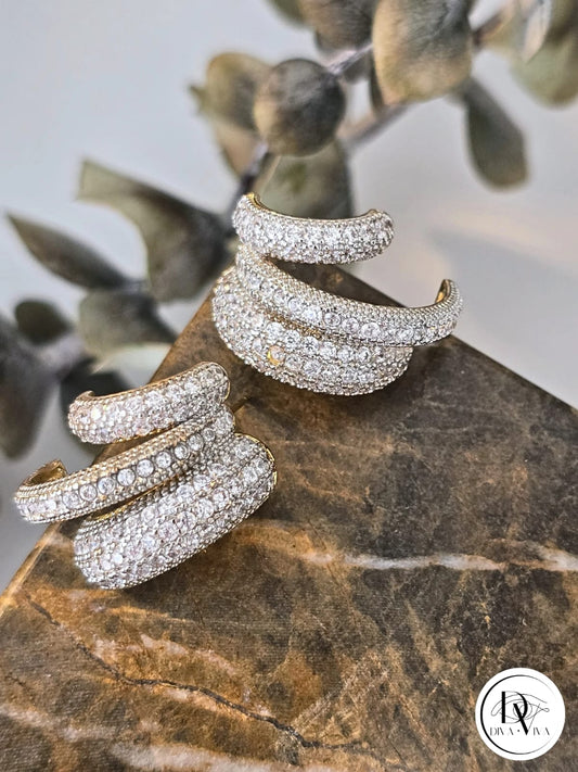 Glow Earrings – Gold Kaplama Taş Detaylı Küpe (KOD-353)