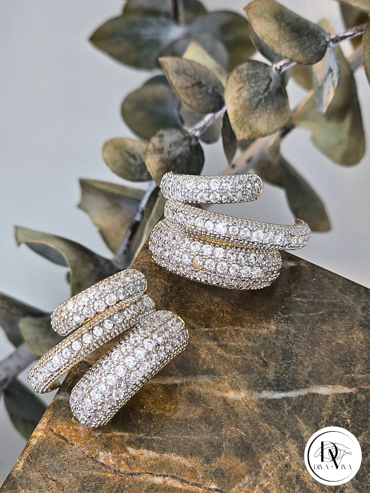 Glow Earrings – Gold Kaplama Taş Detaylı Küpe (KOD-353)