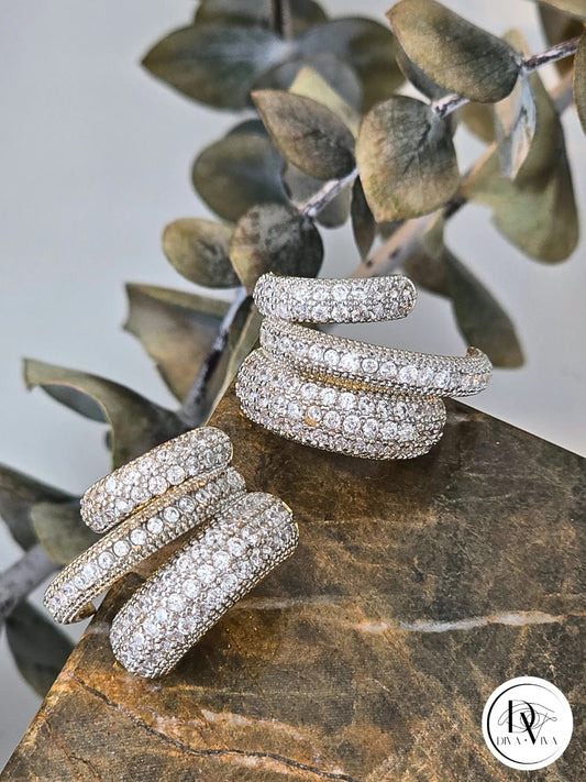 Glow Earrings – Gold Kaplama Taş Detaylı Küpe (KOD-353)