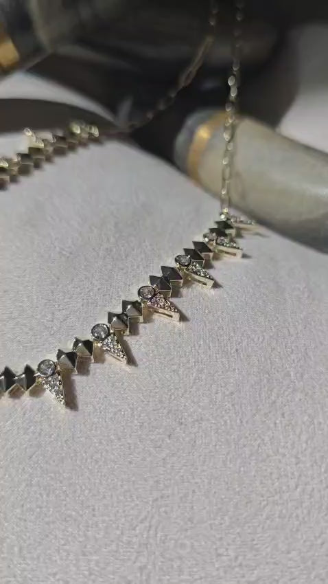 Lyra - Üçgen Diken Zirkon Detaylı Kolye (KOD-301)