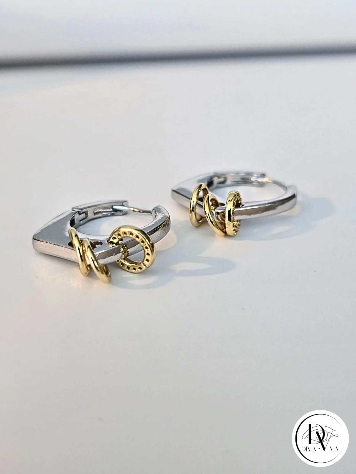 Glow Earrings – Silver Kaplama Halka Detaylı Küpe (KOD-310)