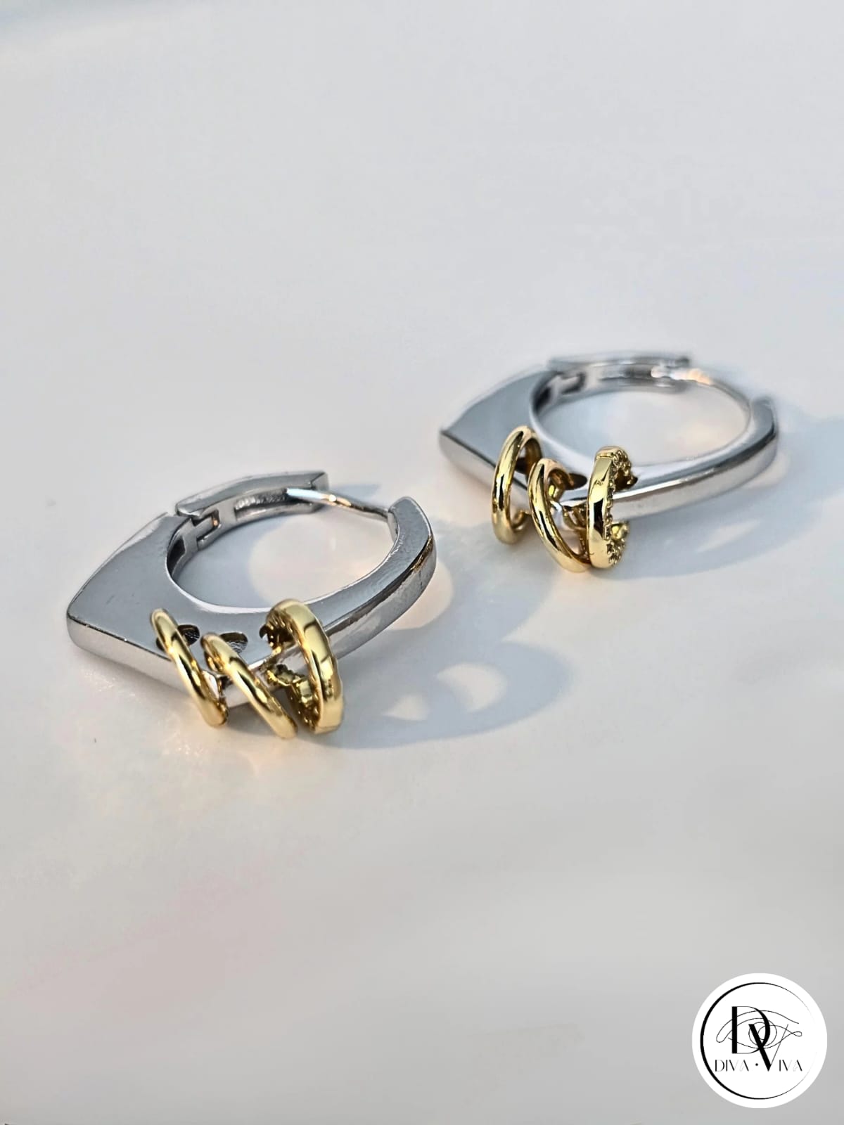 Glow Earrings – Silver Kaplama Halka Detaylı Küpe (KOD-310)