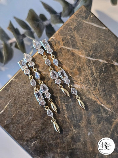 Glow Earrings – Gold Kaplama Sallantılı Taş Detaylı Küpe (KOD-342)