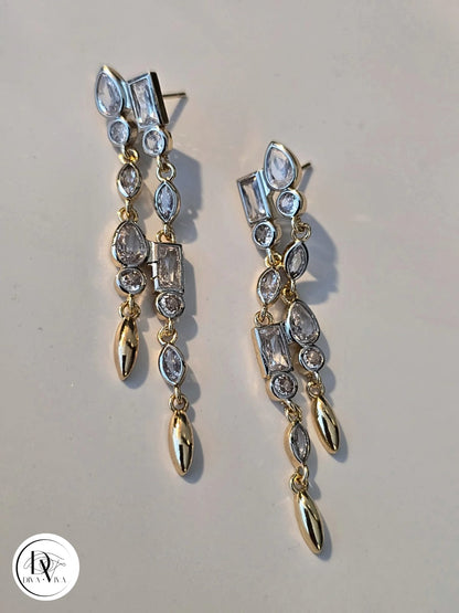 Glow Earrings – Gold Kaplama Sallantılı Taş Detaylı Küpe (KOD-342)