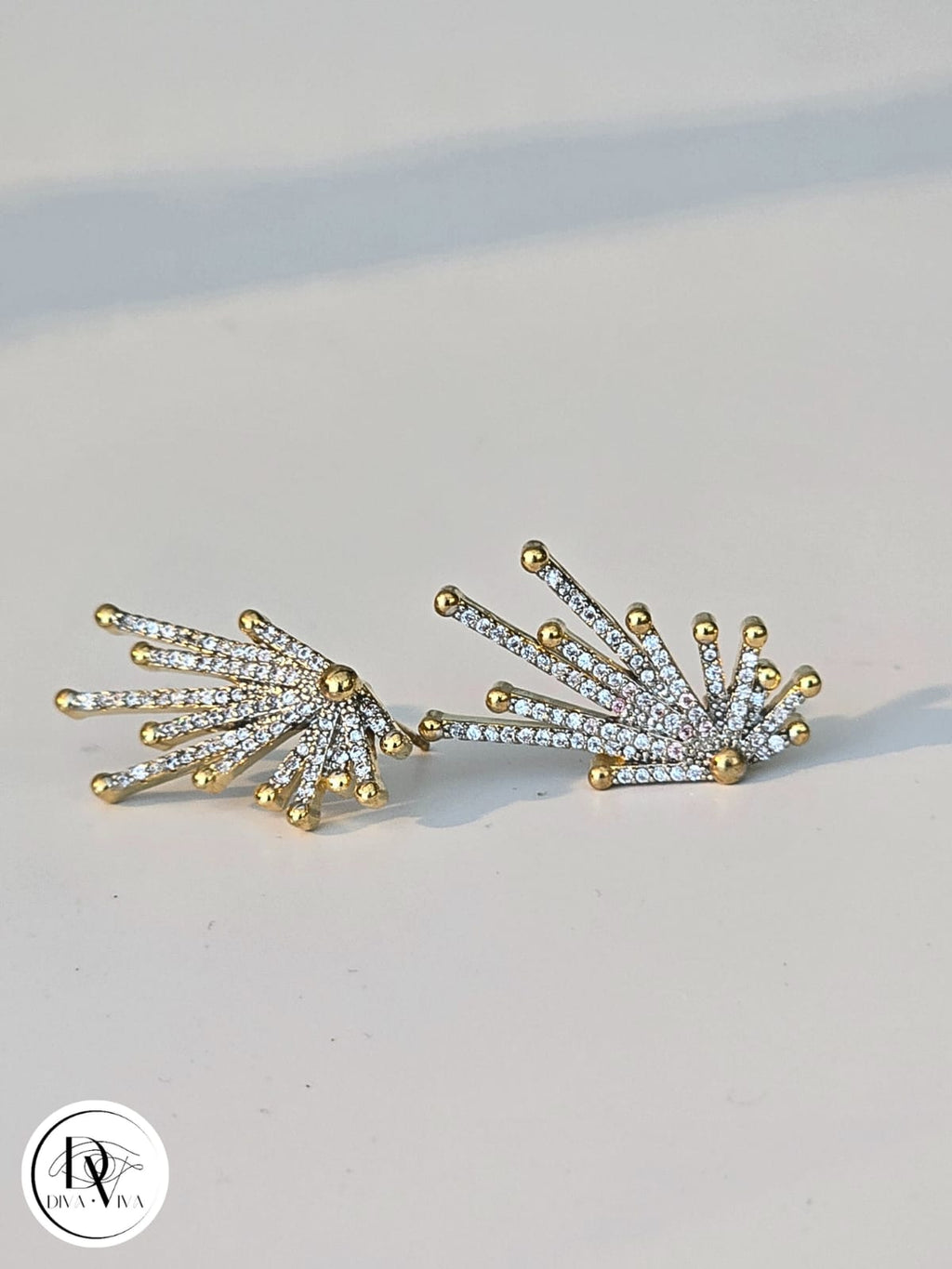 Glow Earrings – Gold Kaplama Taş Detaylı Küpe (KOD-333)