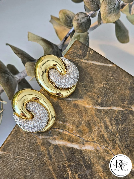 Glow Earrings – Gold Kaplama Sarmal Taş Detaylı Küpe (KOD-322)
