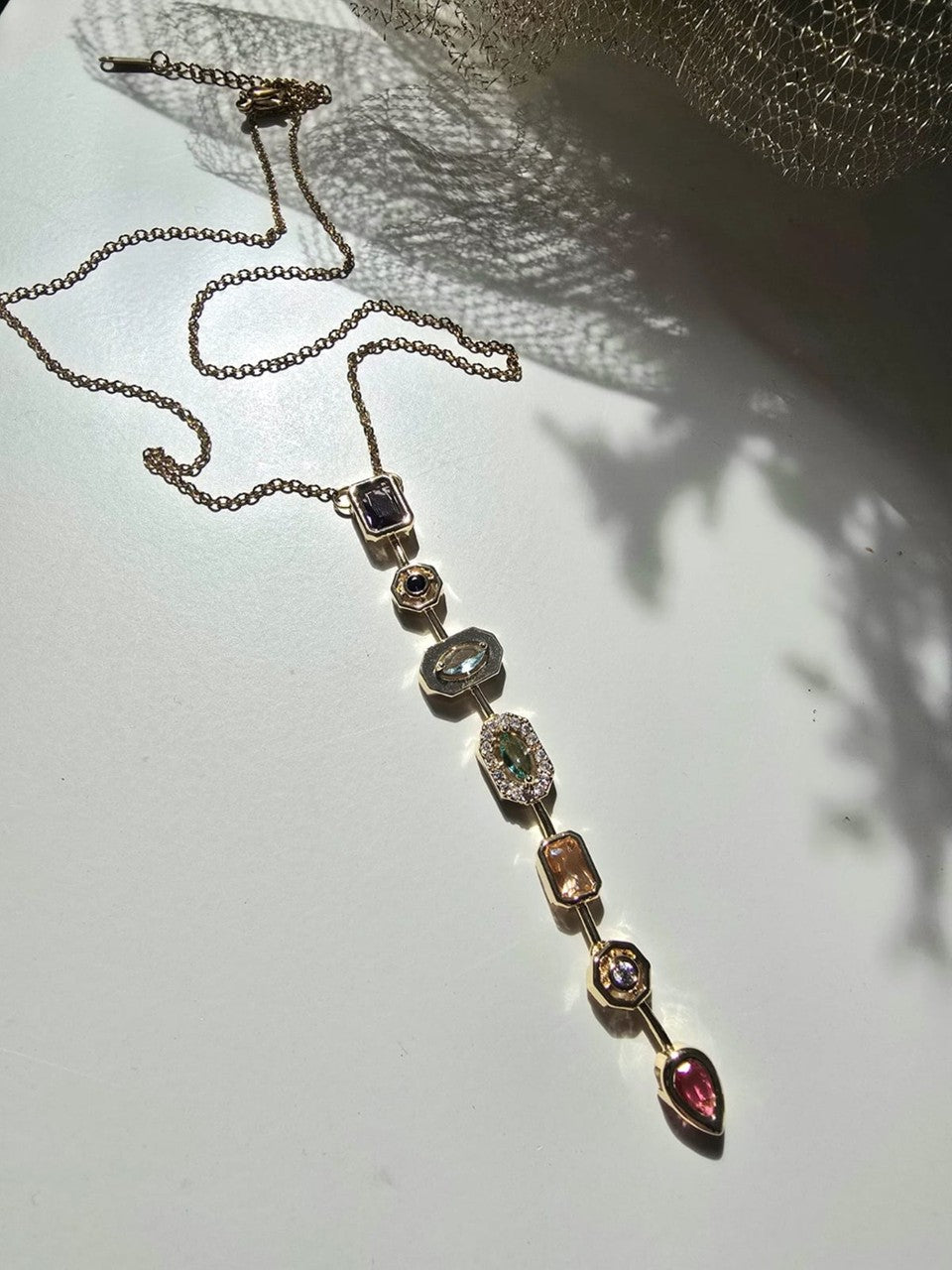 VIP Seri Kadın Renkli Taşlı Marka Model Tasarım Çelik Y Kolye (DML9989)