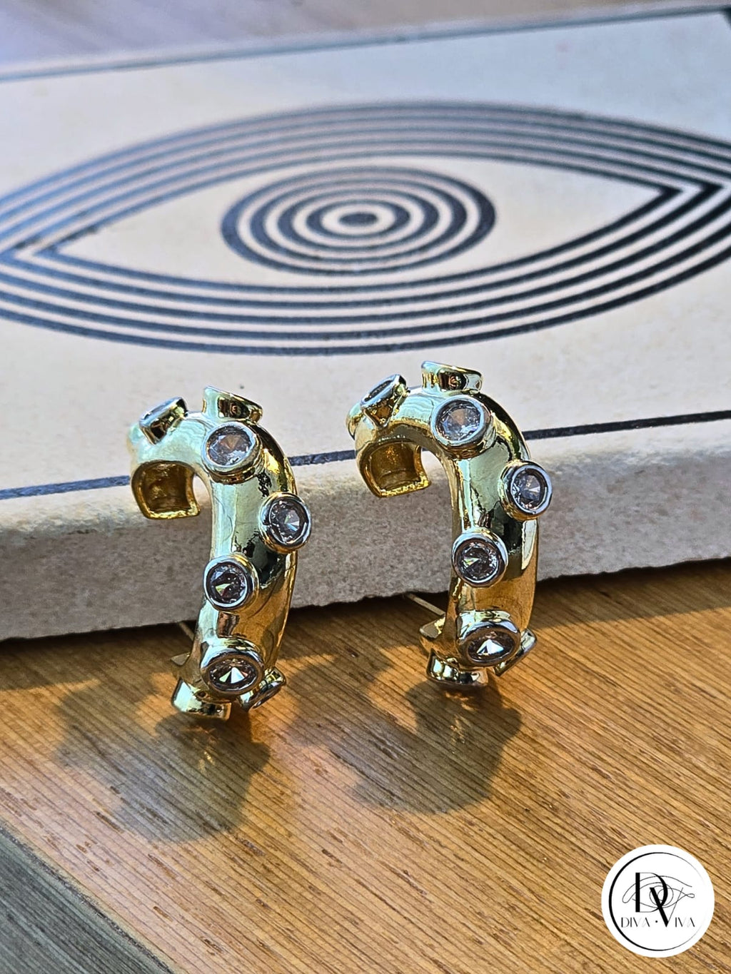 Glow Earrings – Gold Kaplama Taş Detaylı Halka Küpe (KOD-332)