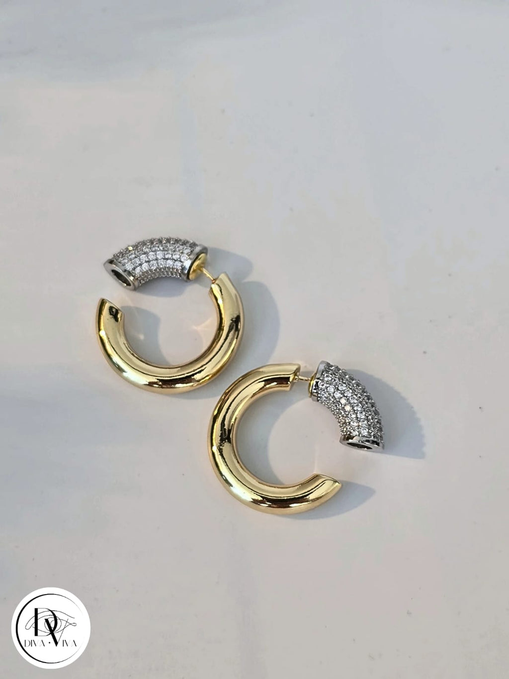 Glow Earrings – Gold Kaplama Taş Detaylı Küpe (KOD-358)