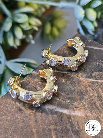 Glow Earrings – Gold Kaplama Taş Detaylı Halka Küpe (KOD-332)