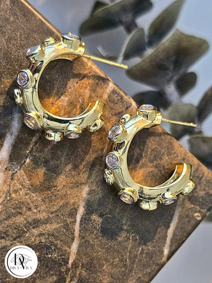 Glow Earrings – Gold Kaplama Taş Detaylı Halka Küpe (KOD-332)