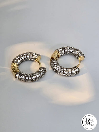 Glow Earrings – Gold Kaplama Taş Detaylı Küpe (KOD-352)