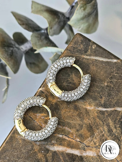 Glow Earrings – Gold Kaplama Taş Detaylı Küpe (KOD-352)