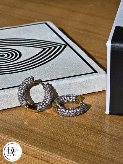 Glow Earrings – Gold Kaplama Taş Detaylı Küpe (KOD-352)