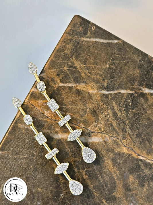 Glow Earrings – Gold Kaplama Taş Detaylı Küpe (KOD-357)