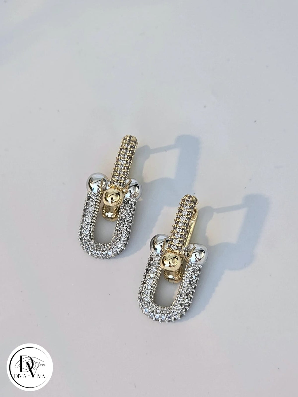 Glow Earrings – Gold Kaplama Taş Detaylı Küpe (KOD-359)