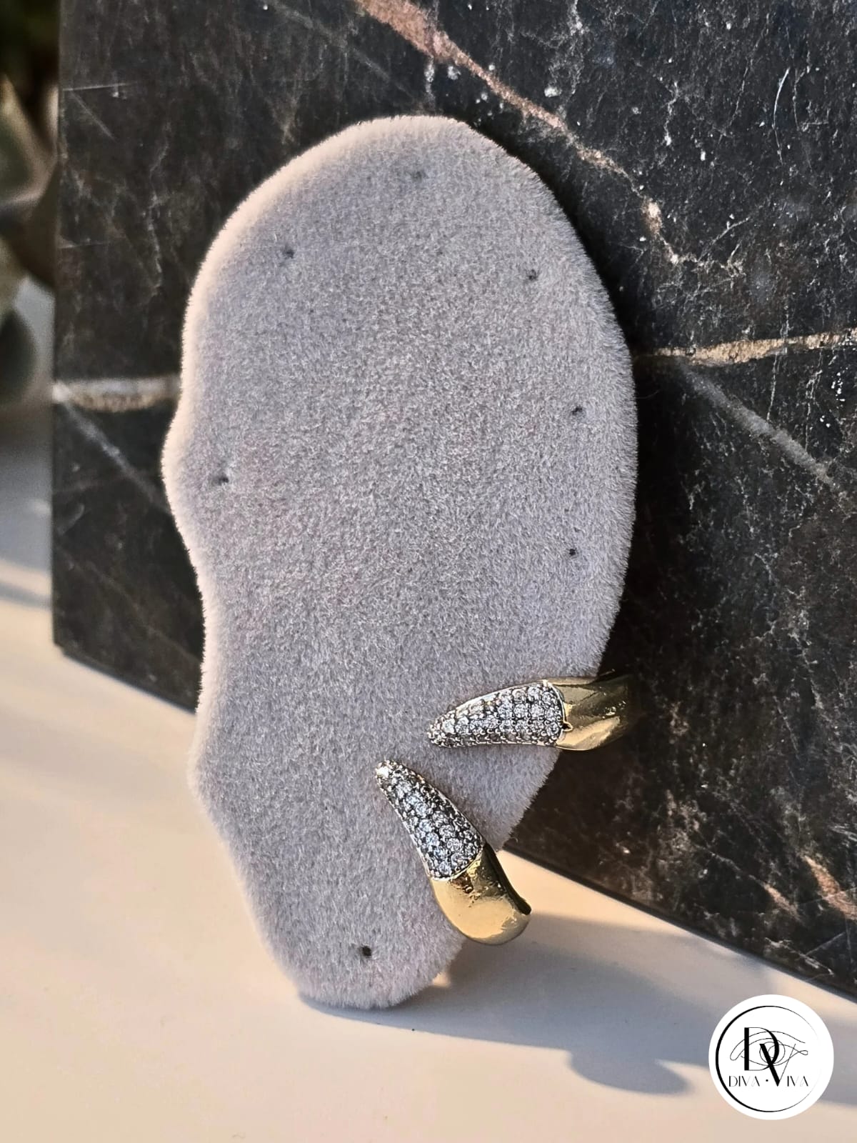 Glow Earrings – Gold Kaplama Taş Detaylı Tasarım Küpe (KOD-341)